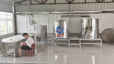 新型釀酒設(shè)備里到底藏著什么秘密，連釀酒老師傅都忙著換？