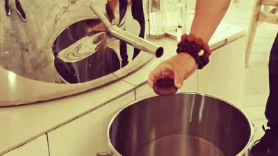 為什么冬季從小型酒廠釀酒設(shè)備蒸出的白酒會(huì)發(fā)苦呢？