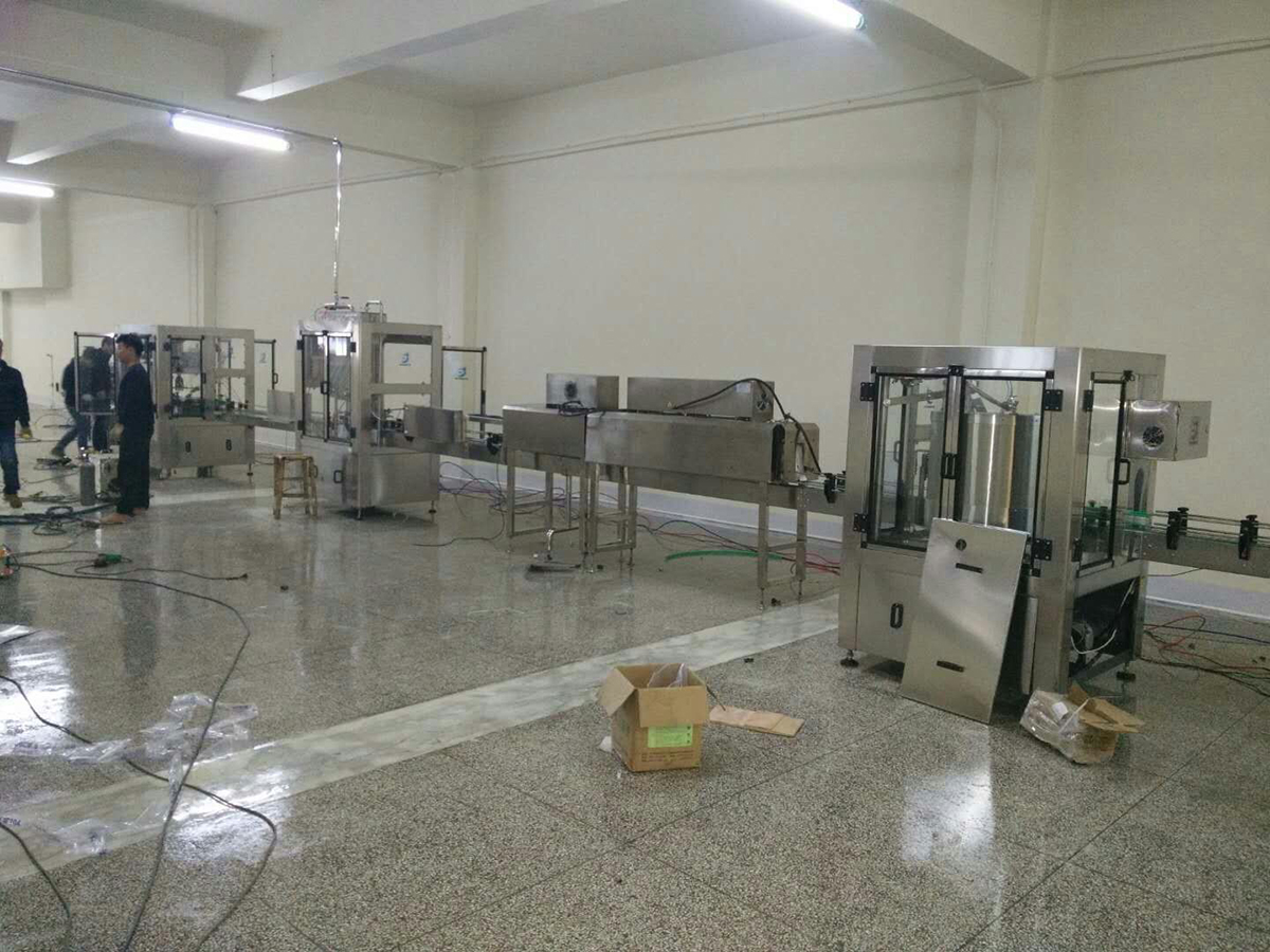 自動罐裝機(jī) 2 自動罐裝機(jī) 2