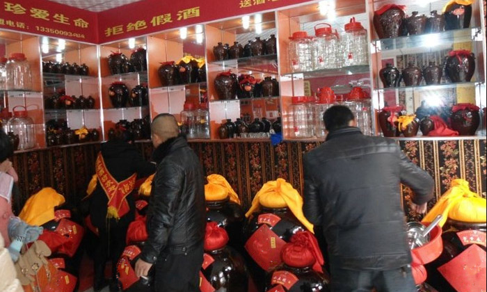 8.31用熟料釀酒設(shè)備現(xiàn)蒸現(xiàn)賣的店面適合開(kāi)在城鄉(xiāng)結(jié)合部