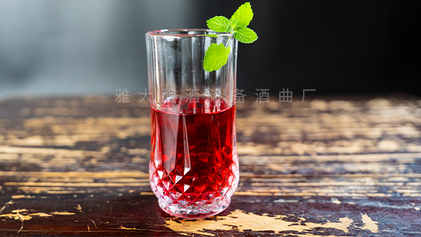 10萬斤山楂不愁賣，用釀酒新設(shè)備將山楂釀成酒幫張哥增收