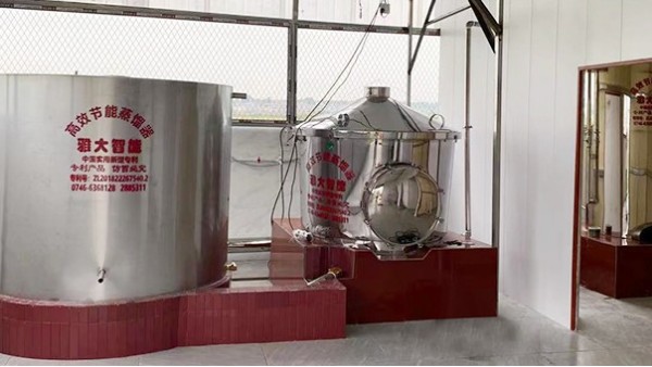 用白酒蒸餾設(shè)備蒸固態(tài)酒時這樣做，可減少損失，提高出酒率！