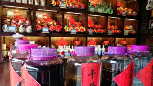 下礦挖煤的張哥用純糧釀酒設(shè)備開(kāi)酒坊，走上釀酒創(chuàng)業(yè)之路