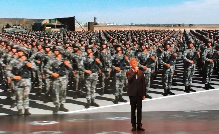 10曲藝名家、原火箭軍文工團團長周煒演唱歌曲《綠色軍衣》