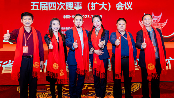 【群星璀璨·鑄就輝煌】雅大董事長(zhǎng)胡順開 應(yīng)邀出席省酒協(xié)三十年慶典活動(dòng)