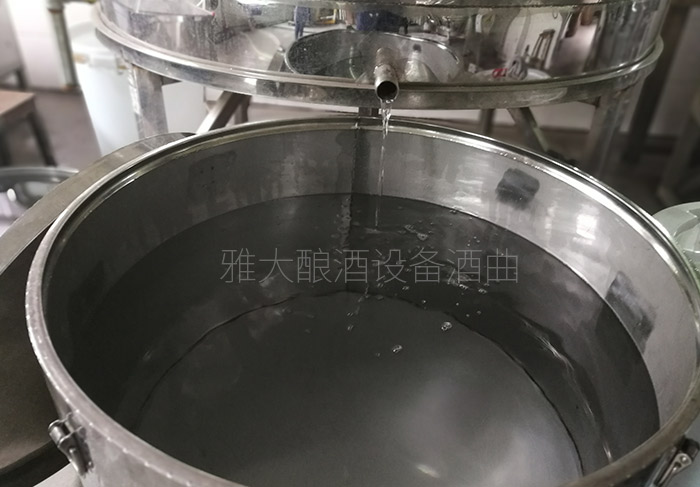 9.3蒸汽釀酒設(shè)備釀出來(lái)的同一鍋酒，不同階段酒質(zhì)不一樣