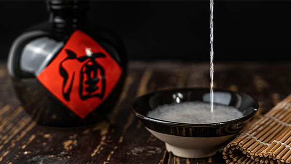 我們當(dāng)?shù)匾院雀叨染茷橹?，選用怎樣的白酒蒸餾設(shè)備好？