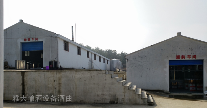 927雅大學(xué)員引進(jìn)大型釀酒設(shè)備，擴(kuò)大酒廠規(guī)模