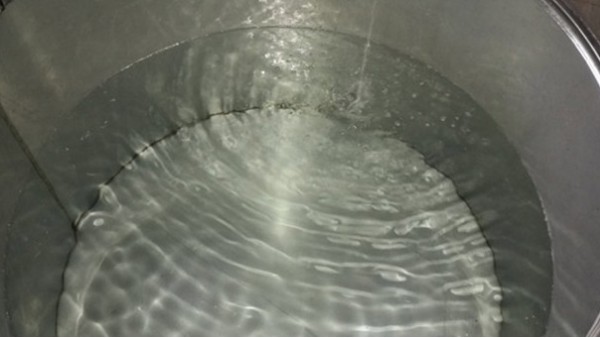 過年聚餐，我們到底該喝高度酒，還是低度酒？