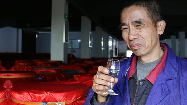 引起白酒上頭的物質(zhì)有哪些？雅大白酒蒸餾設(shè)備帶您一次性搞明白！