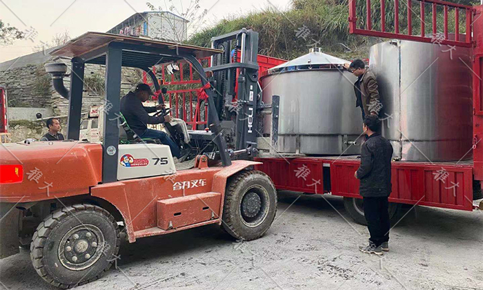 7.10雅大全套大型釀酒設(shè)備由專(zhuān)車(chē)送達(dá)