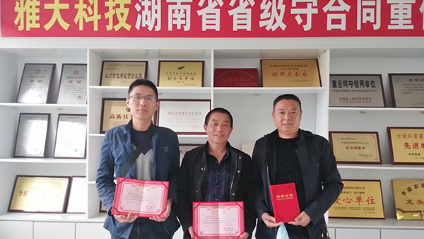 退休后在后花園裝套烤酒設(shè)備開酒坊，每天跟朋友約約酒，聊聊天！