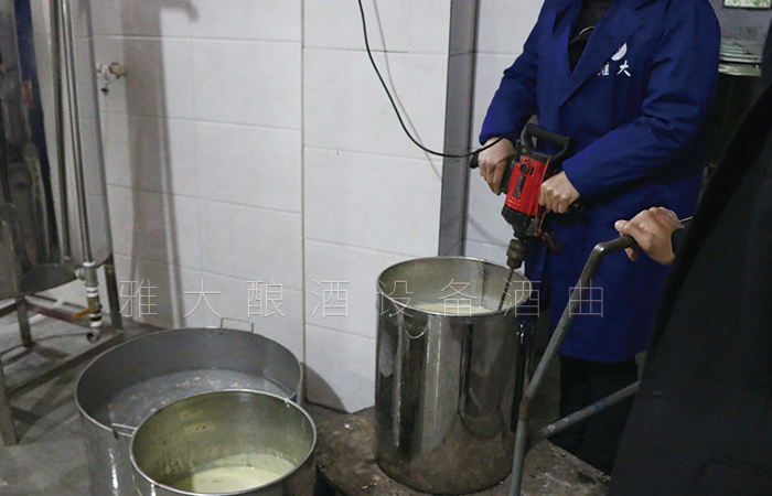 加入酒曲 后，攪拌均勻