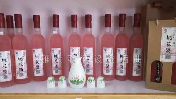 桃花源不僅桃花美，用熟料釀酒設備釀造的桃花酒更美