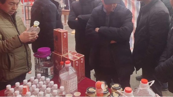 引進(jìn)雅大釀酒設(shè)備，打造“釀酒+養(yǎng)殖+花椒種植+農(nóng)家樂”產(chǎn)業(yè)鏈