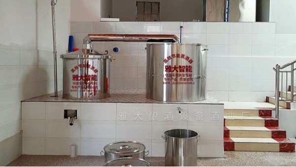 老黃酒廠“舊貌換新顏”，引進(jìn)大型釀酒設(shè)備做白酒