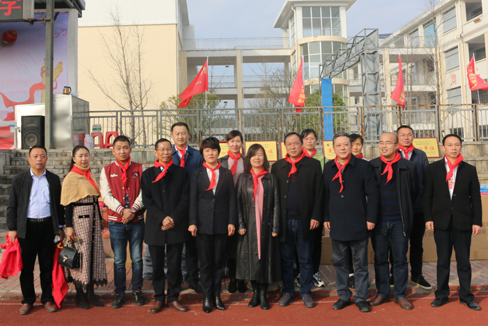 出席本次活動的政、企、校代表一行人合影