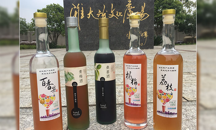 12.3雅大學員釀造的特色果酒