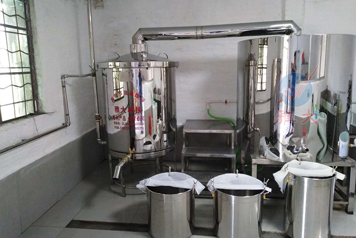 12-1712.7 70后企業(yè)家引進(jìn)不銹鋼釀酒設(shè)備釀酒，助推鄉(xiāng)村振興！