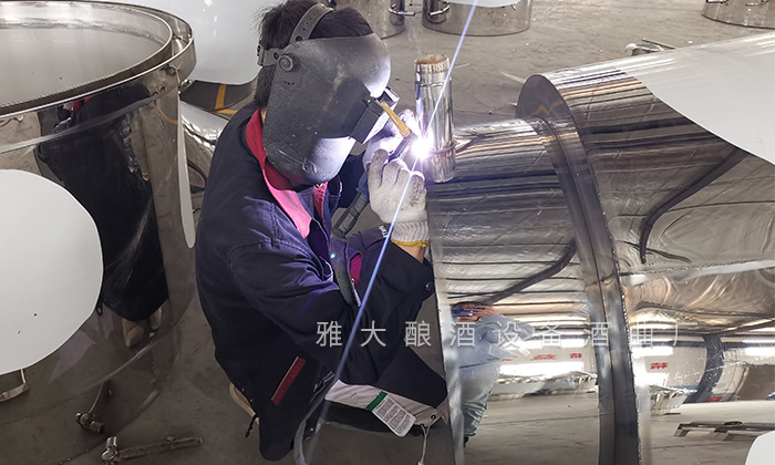 雅大釀酒設(shè)備細細打磨，以保證每臺設(shè)備的質(zhì)量