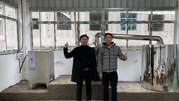 引進(jìn)烤酒設(shè)備開(kāi)發(fā)刺梨酒，將刺梨變成脫貧致富“金果果”