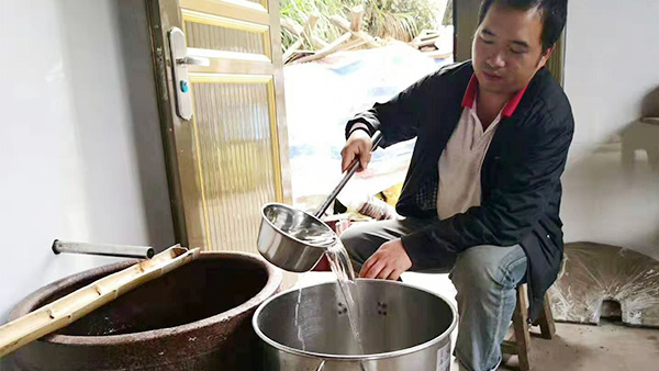 從廚師到釀酒師，用蒸餾釀酒設(shè)備釀出美酒，釀出紅火日子