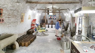 經(jīng)白酒蒸餾設(shè)備蒸餾的新酒，在貯存過程中發(fā)生了什么？