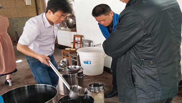 9.17現(xiàn)場品嘗酒的口感，滿意后再定制