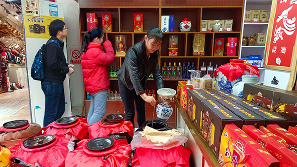 為什么這么多人喜歡喝白酒釀酒設(shè)備釀造的清香型白酒？